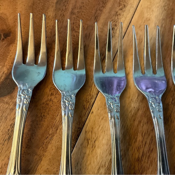 ✔️ Oneida Northland Carolina Cocktail Forks Small Stainless Set of 7 - Picture 3 of 5